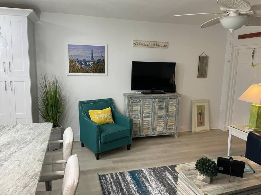 Beachfront Condo On Quiet Treasure Island- 1 Bed St. Pete Beach Dış mekan fotoğraf